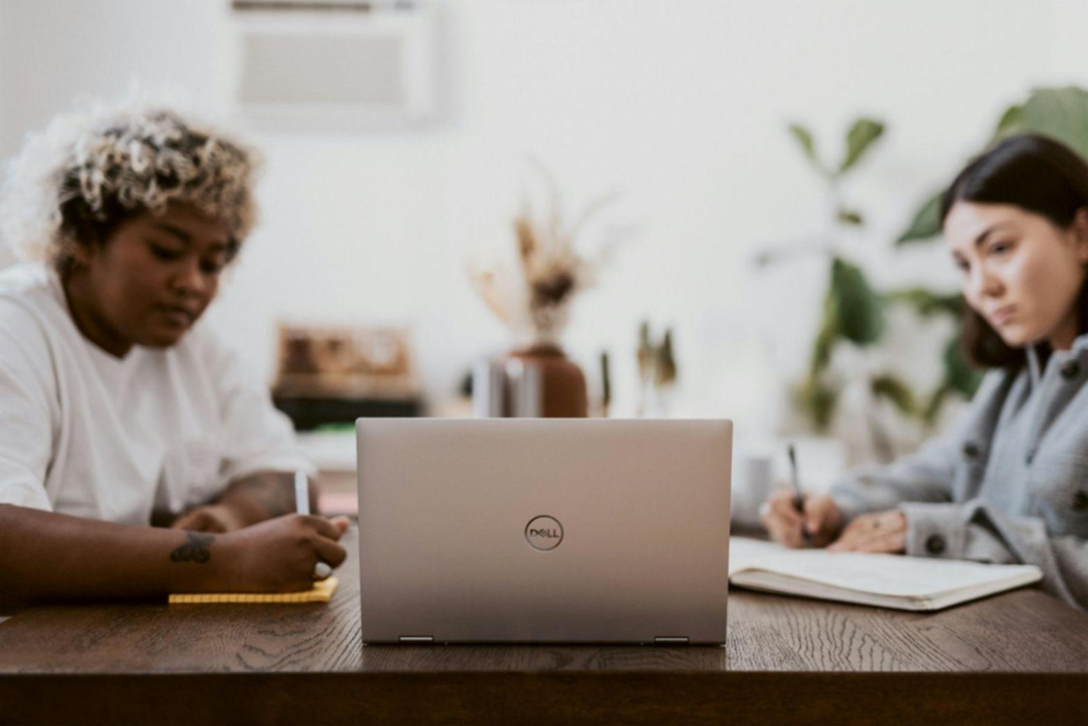 Unser Arbeitsbereich mit professioneller Ausstattung